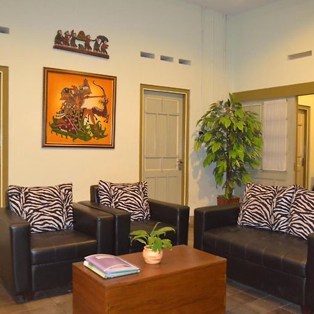 The Kresna Hotel Jogjakarta Buitenkant foto