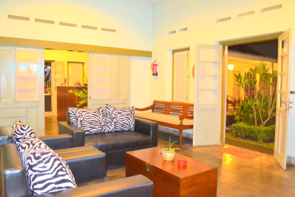 The Kresna Hotel Jogjakarta Buitenkant foto