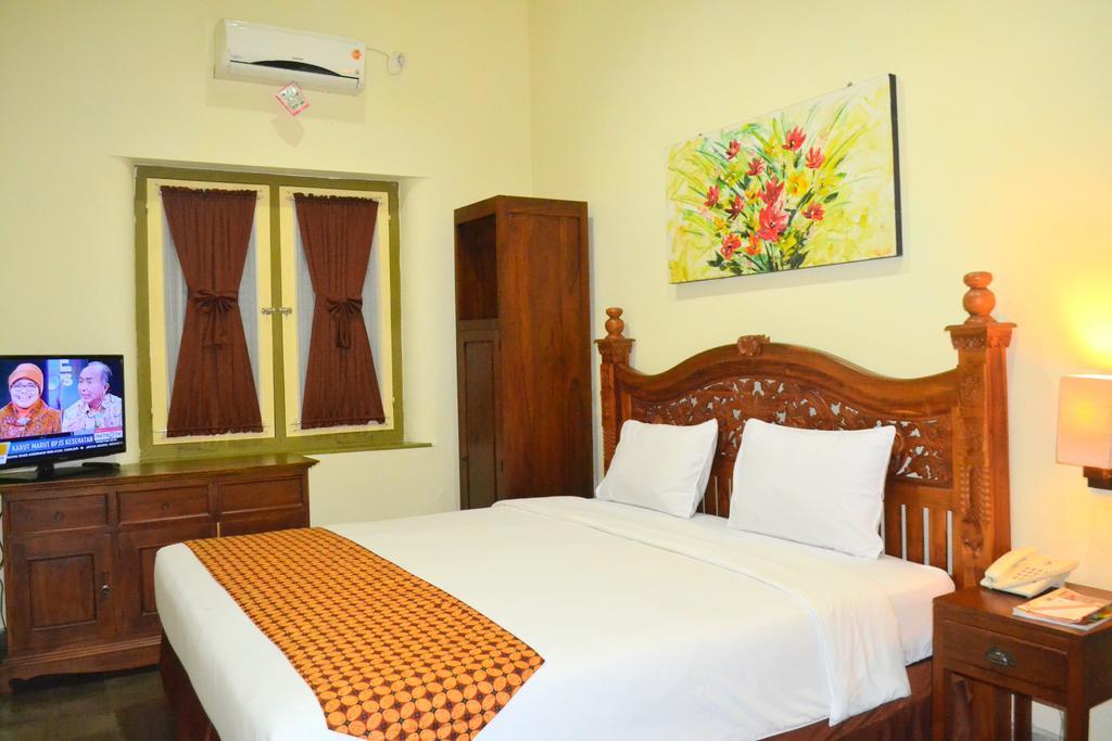 The Kresna Hotel Jogjakarta Buitenkant foto