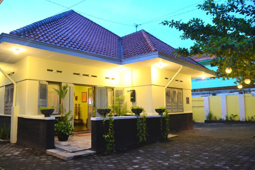 The Kresna Hotel Jogjakarta Buitenkant foto
