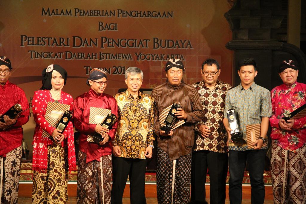 The Kresna Hotel Jogjakarta Buitenkant foto