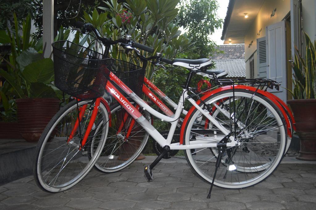 The Kresna Hotel Jogjakarta Buitenkant foto