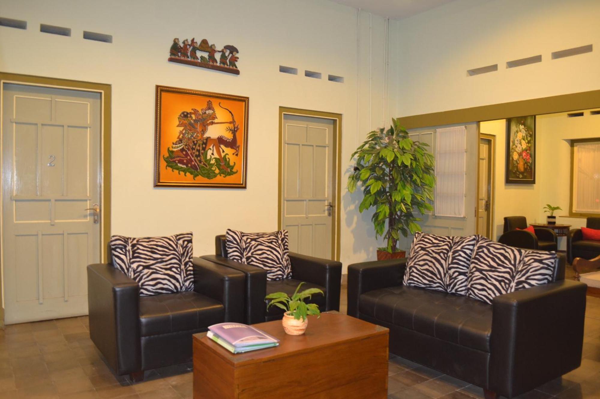 The Kresna Hotel Jogjakarta Buitenkant foto