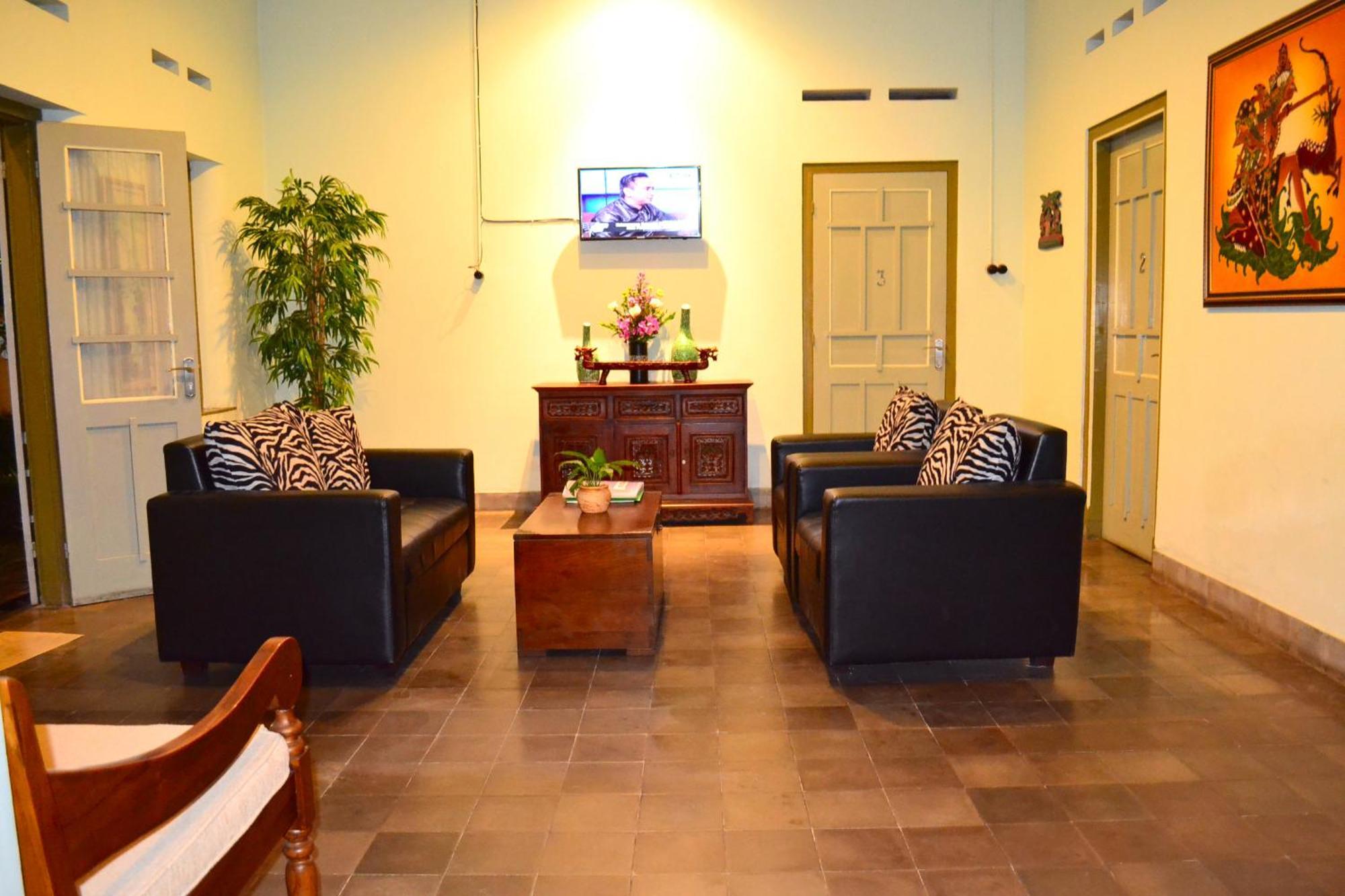 The Kresna Hotel Jogjakarta Buitenkant foto