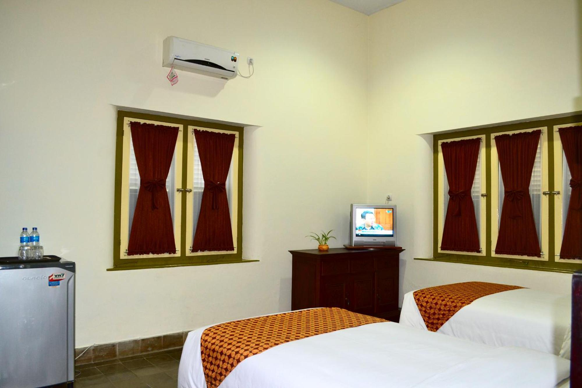 The Kresna Hotel Jogjakarta Kamer foto