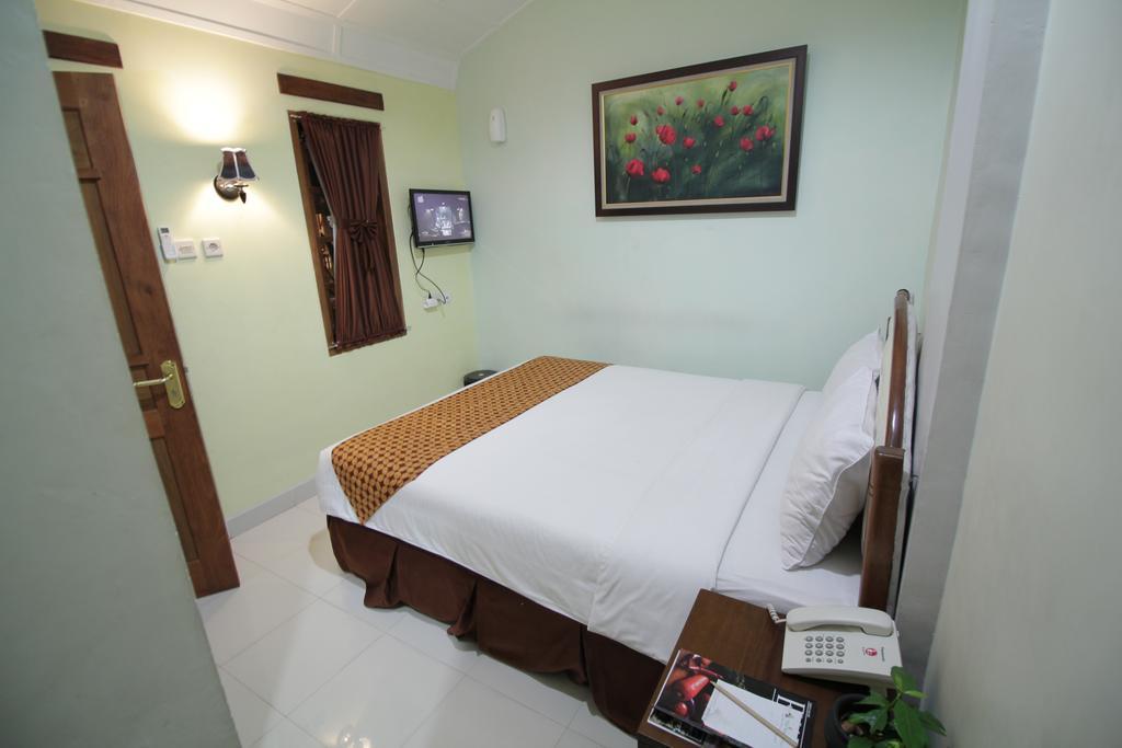 The Kresna Hotel Jogjakarta Buitenkant foto