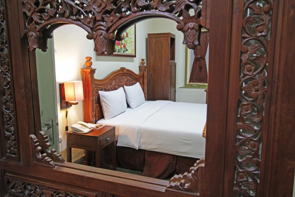 The Kresna Hotel Jogjakarta Buitenkant foto