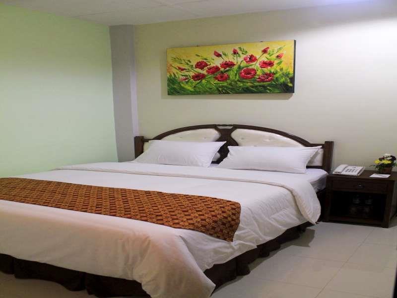 The Kresna Hotel Jogjakarta Buitenkant foto