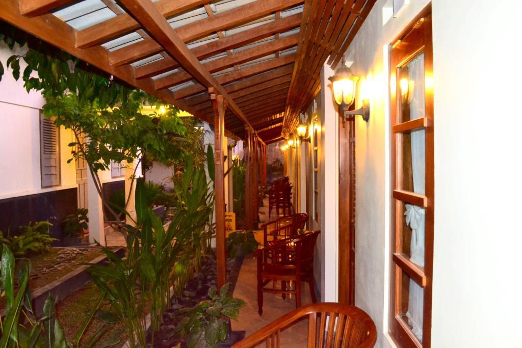 The Kresna Hotel Jogjakarta Buitenkant foto