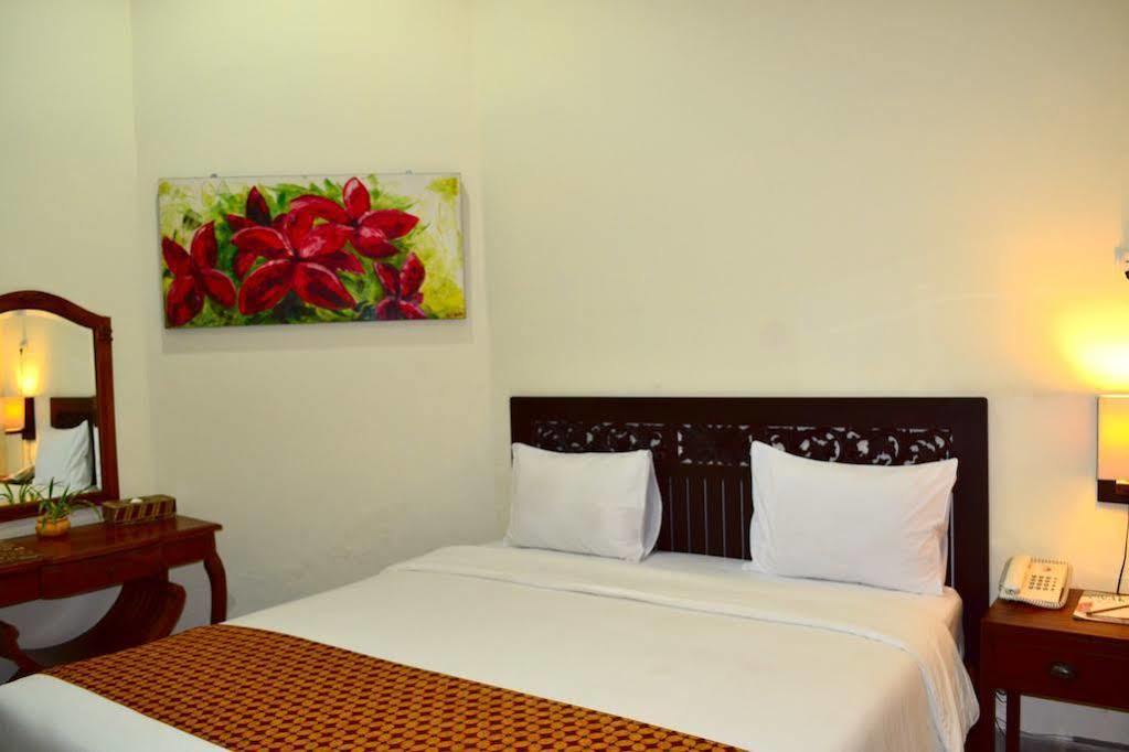 The Kresna Hotel Jogjakarta Buitenkant foto