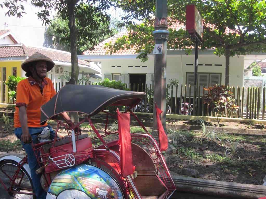 The Kresna Hotel Jogjakarta Buitenkant foto