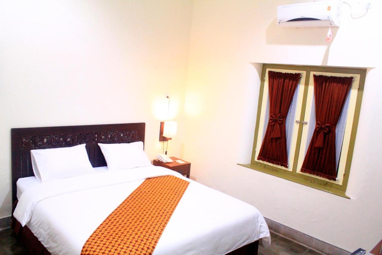 The Kresna Hotel Jogjakarta Buitenkant foto
