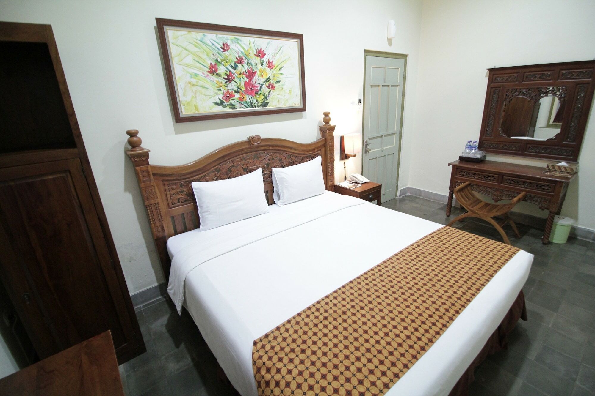 The Kresna Hotel Jogjakarta Buitenkant foto