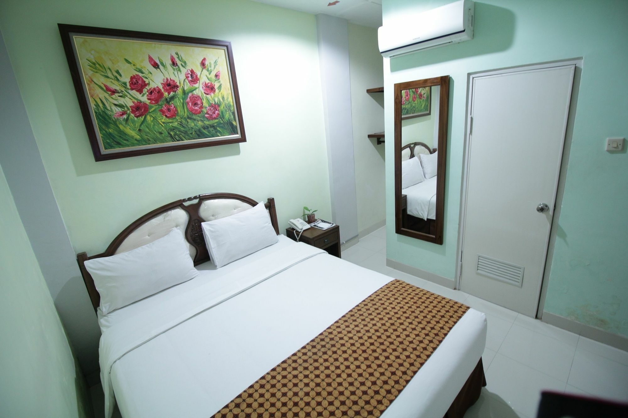 The Kresna Hotel Jogjakarta Buitenkant foto
